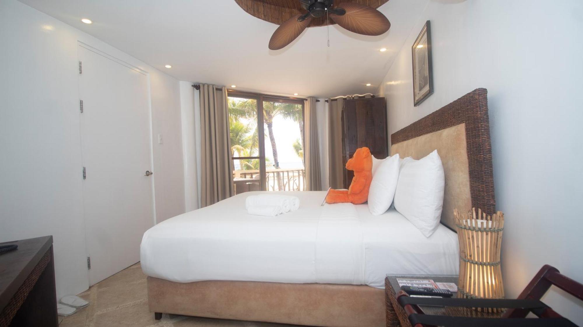 Ambassador In Paradise Balabag  Zewnętrze zdjęcie A bedroom at the Hilton San Diego Bayfront